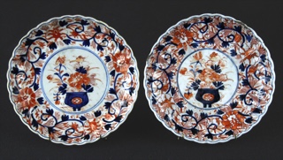 Lote 752: PAR DE ANTIGUOS PLATOS JAPONESES IMARI.  PAR DE ANTIGUOS PLATOS JAPONESES IMARI. 