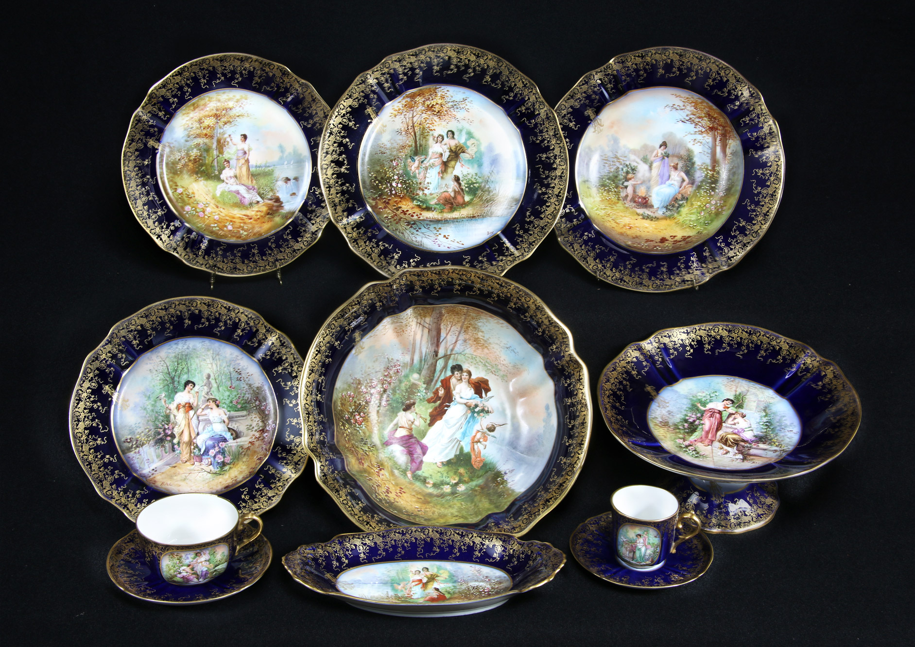  CONJUNTO DE PORCELANA FRANCESA LIMOGES PARA MESA. 