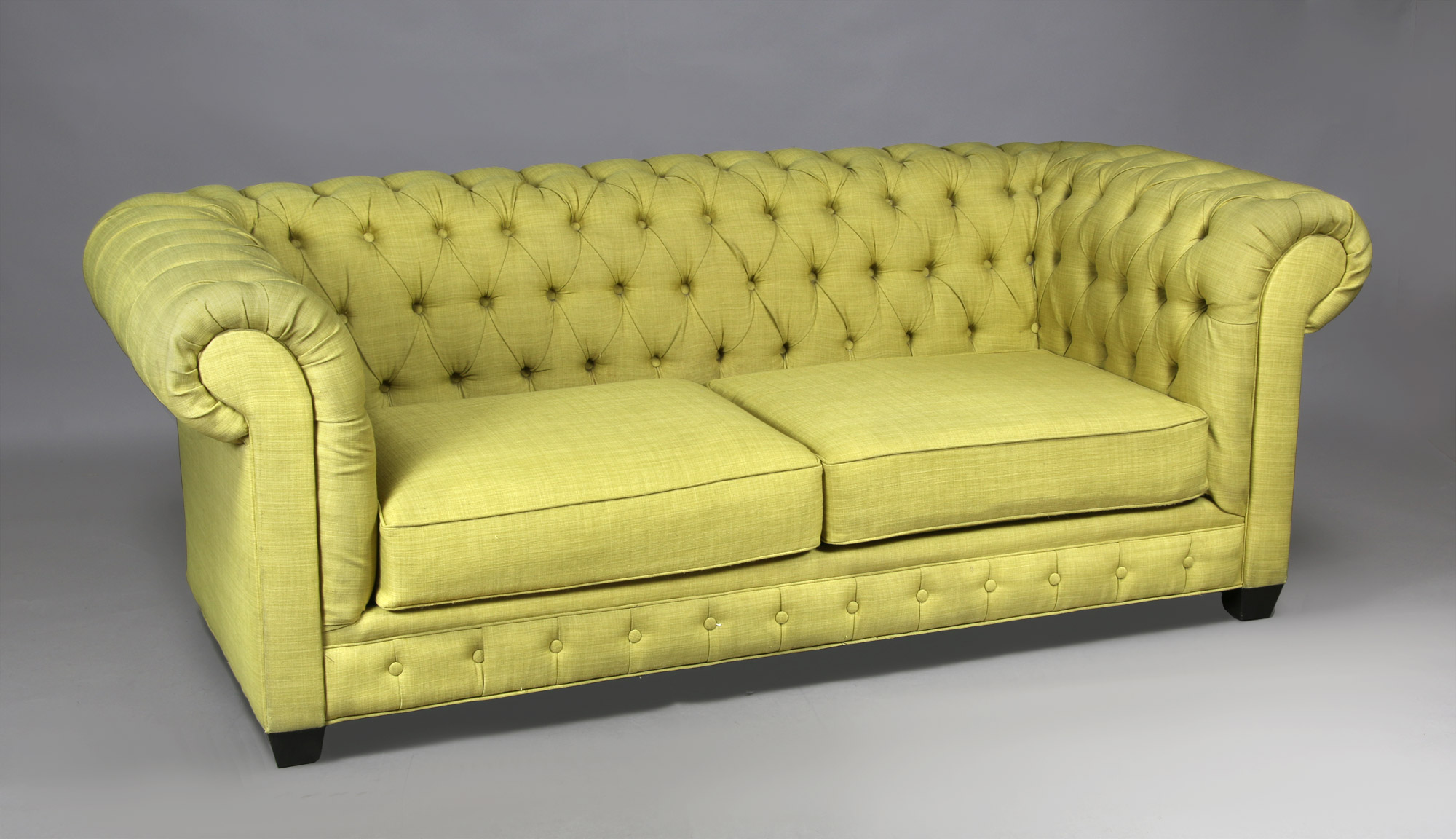  SOFA ESTILO CHESTERFIELD PARA DOS AMPLIOS CUERPOS. 