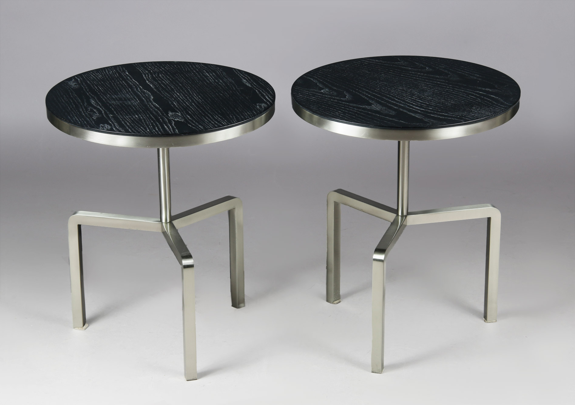  PAR DE PEQUEÑAS 'BLACK COFFEE TABLES' DE DISEÑO ITALIANAS . 