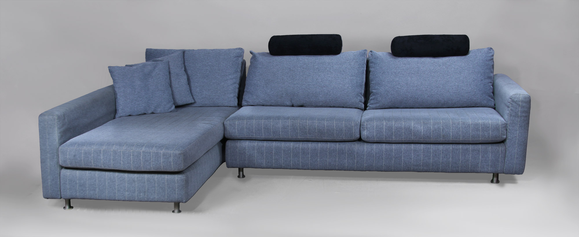  SOFA CONFORTABLE DE LINEA MODERNA EN FORMA DE 'L'. 