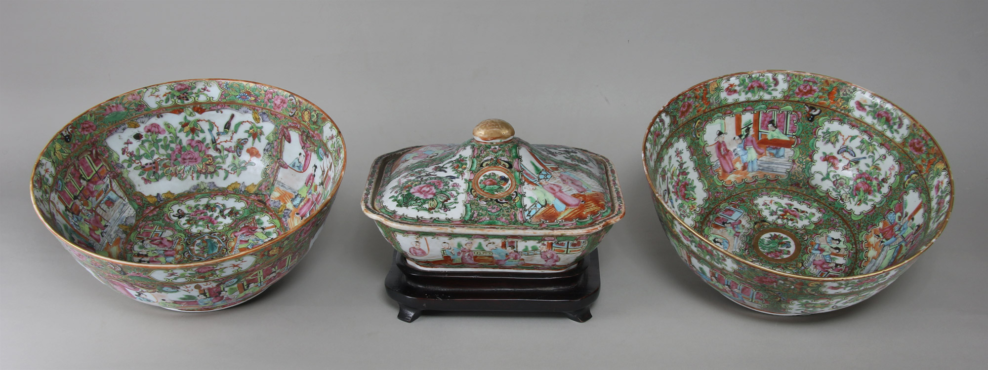  TRES PIEZAS DE PORCELANA CHINA DE CANTON PARA MESA. 