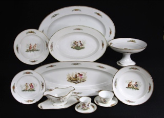 Lote 560: CONJUNTO DE PORCELANA FRANCESA PARA MESA.  CONJUNTO DE PORCELANA FRANCESA PARA MESA. 