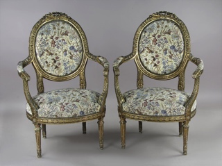 Lote 295: PAR DE SILLONES FRANCESES DE ESTILO LUIS XVI.  PAR DE SILLONES FRANCESES DE ESTILO LUIS XVI. 