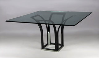 Lote 224: MESA CUADRANGULAR DE DISEÑO ITALIANO PARA COMEDOR.  MESA CUADRANGULAR DE DISEÑO ITALIANO PARA COMEDOR. 