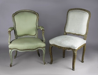 Lotes 298 y 387: 
																		ANTIGUO SILLON FRANCES DE EPOCA LUIS XV. 
																		ANTIGUA SILLA ITALIANA DEL SIGLO XIX. 