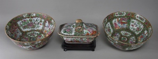 Lote 594: TRES PIEZAS DE PORCELANA CHINA DE CANTON PARA MESA.  TRES PIEZAS DE PORCELANA CHINA DE CANTON PARA MESA. 