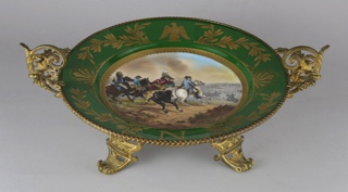 Lote 710: CENTRO TARJETERO CIRCULAR DE PORCELANA FRANCESA DE SEVRES. CENTRO TARJETERO CIRCULAR DE PORCELANA FRANCESA DE SEVRES.