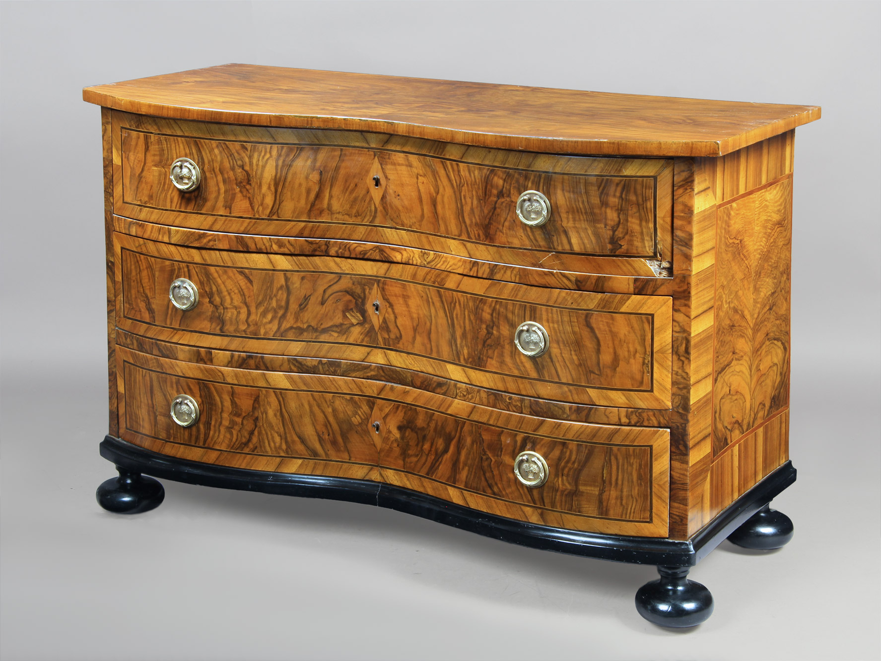 ANTIGUA COMODA ALEMANA SIGLO XVIII. ANTIGUA COMODA ALEMANA SIGLO XVIII.