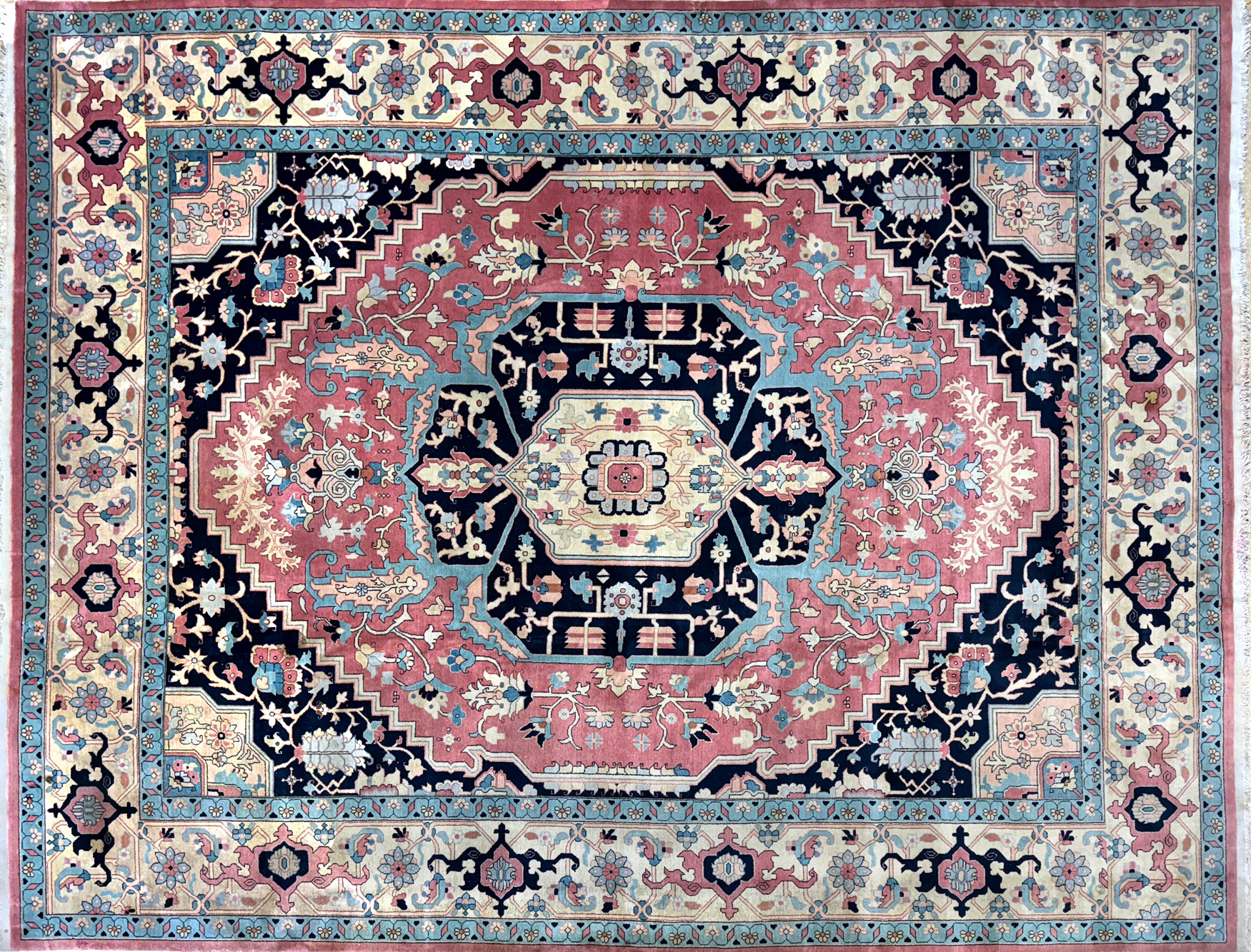 IMPORTANTE ALFOMBRA PERSA HERIZ DE LANA TEJIDA A MANO. IMPORTANTE ALFOMBRA PERSA HERIZ DE LANA TEJIDA A MANO.