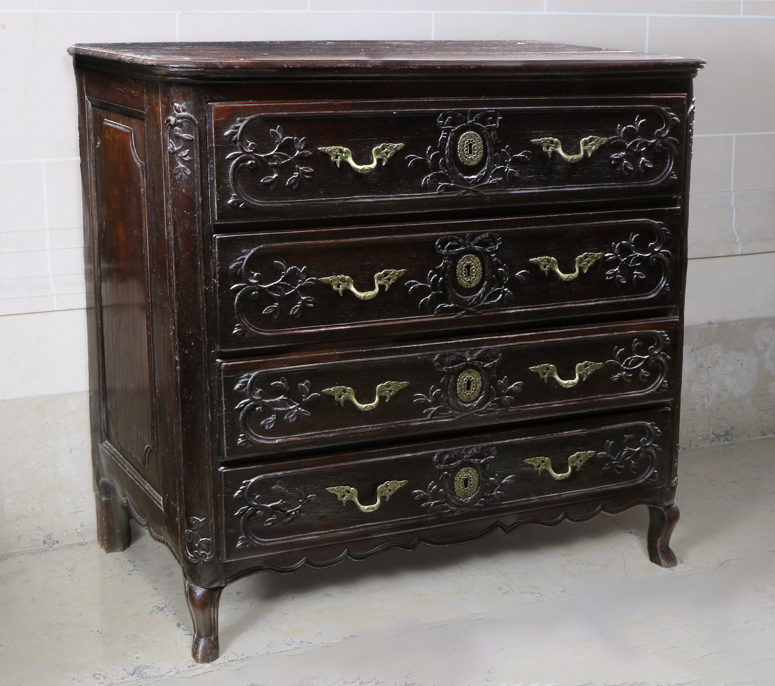 ANTIGUA COMODA FRANCESA PROVENZAL SIGLO XVIII. ANTIGUA COMODA FRANCESA PROVENZAL SIGLO XVIII.