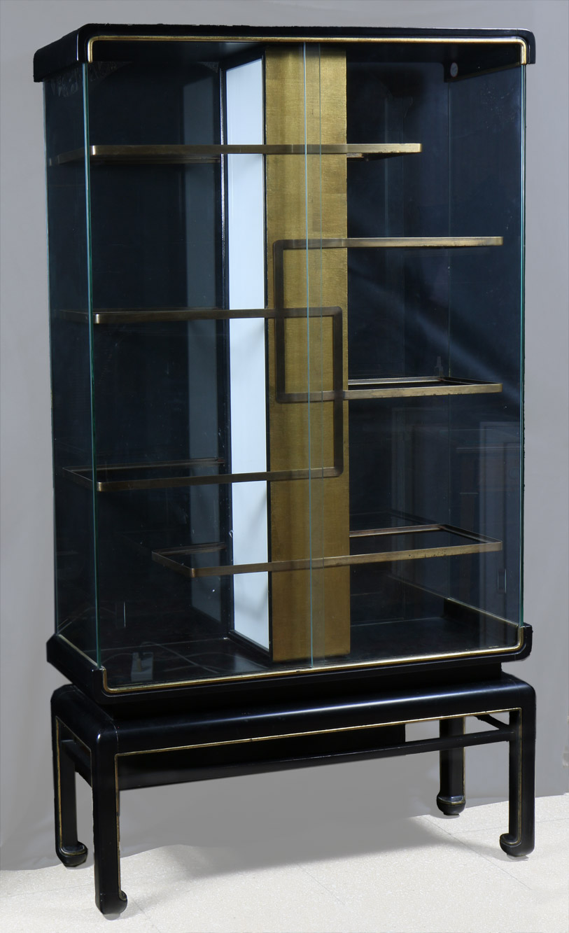  INTERESANTE VITRINA ORIENTAL PARA CENTRO. 