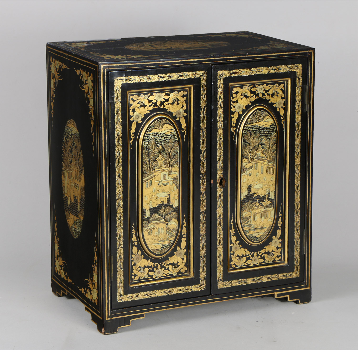  PEQUEÑO GABINETE CHINO DE APOYO. 