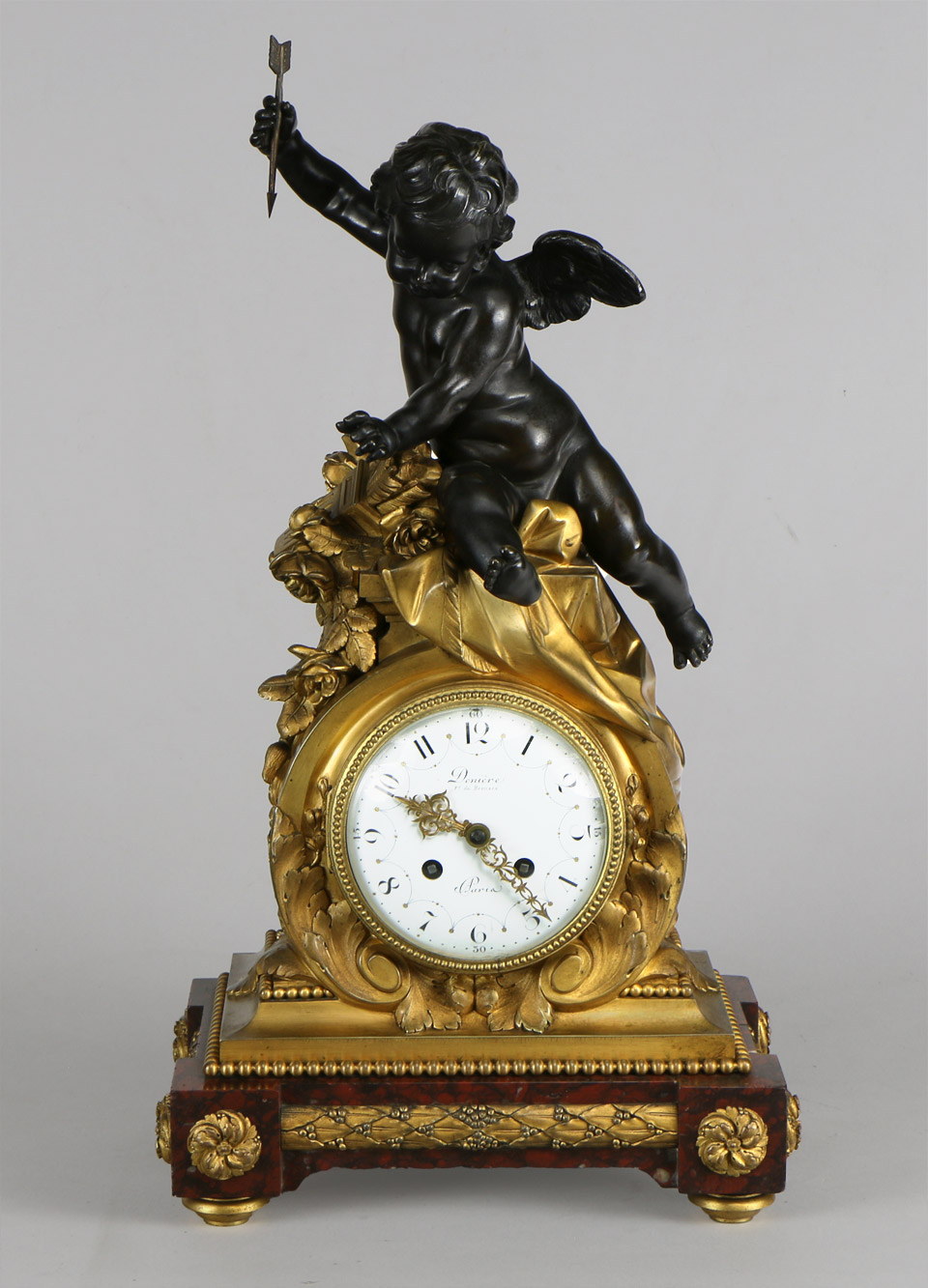 ANTIGUO RELOJ FRANCES DE APOYO EN BRONCE DORADO Y PATINADO. ANTIGUO RELOJ FRANCES DE APOYO EN BRONCE DORADO Y PATINADO.