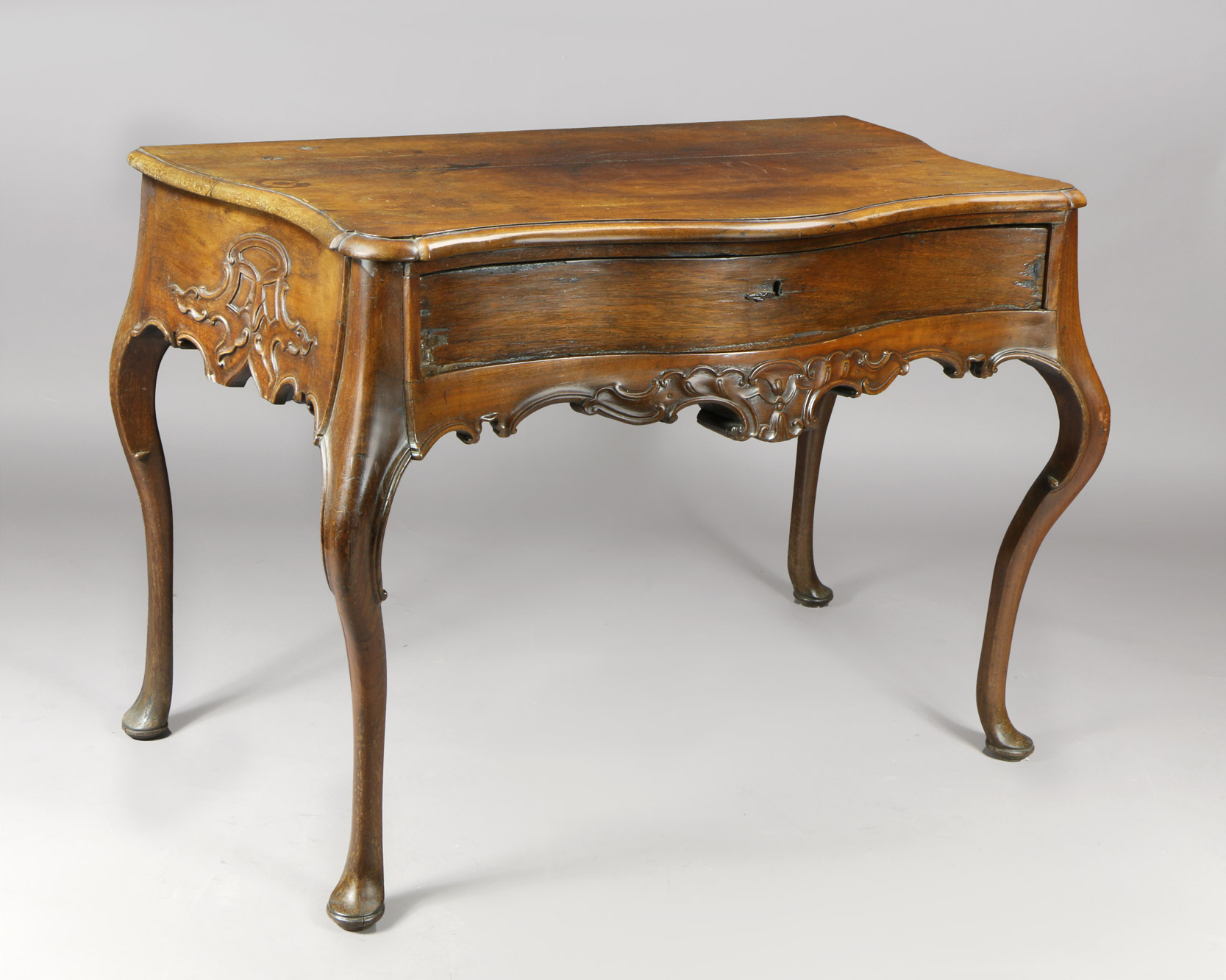 MESA CONSOLA ESTILO COLONIAL DE ARRIMO. MESA CONSOLA ESTILO COLONIAL DE ARRIMO.