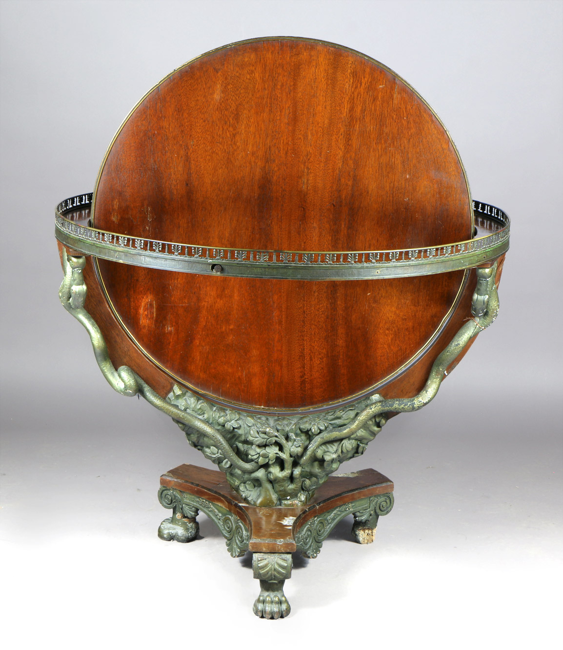  ANTIGUA MESA EUROPEA DE FORMA CIRCULAR. 