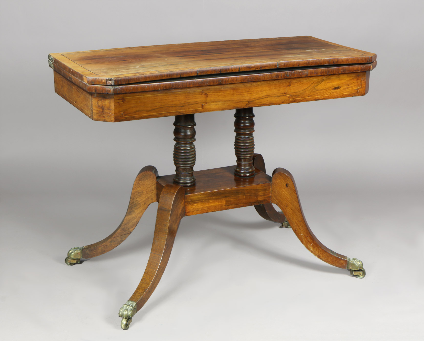 MESA INGLESA CON TAPA LIBRO PARA JUEGO. MESA INGLESA CON TAPA LIBRO PARA JUEGO.