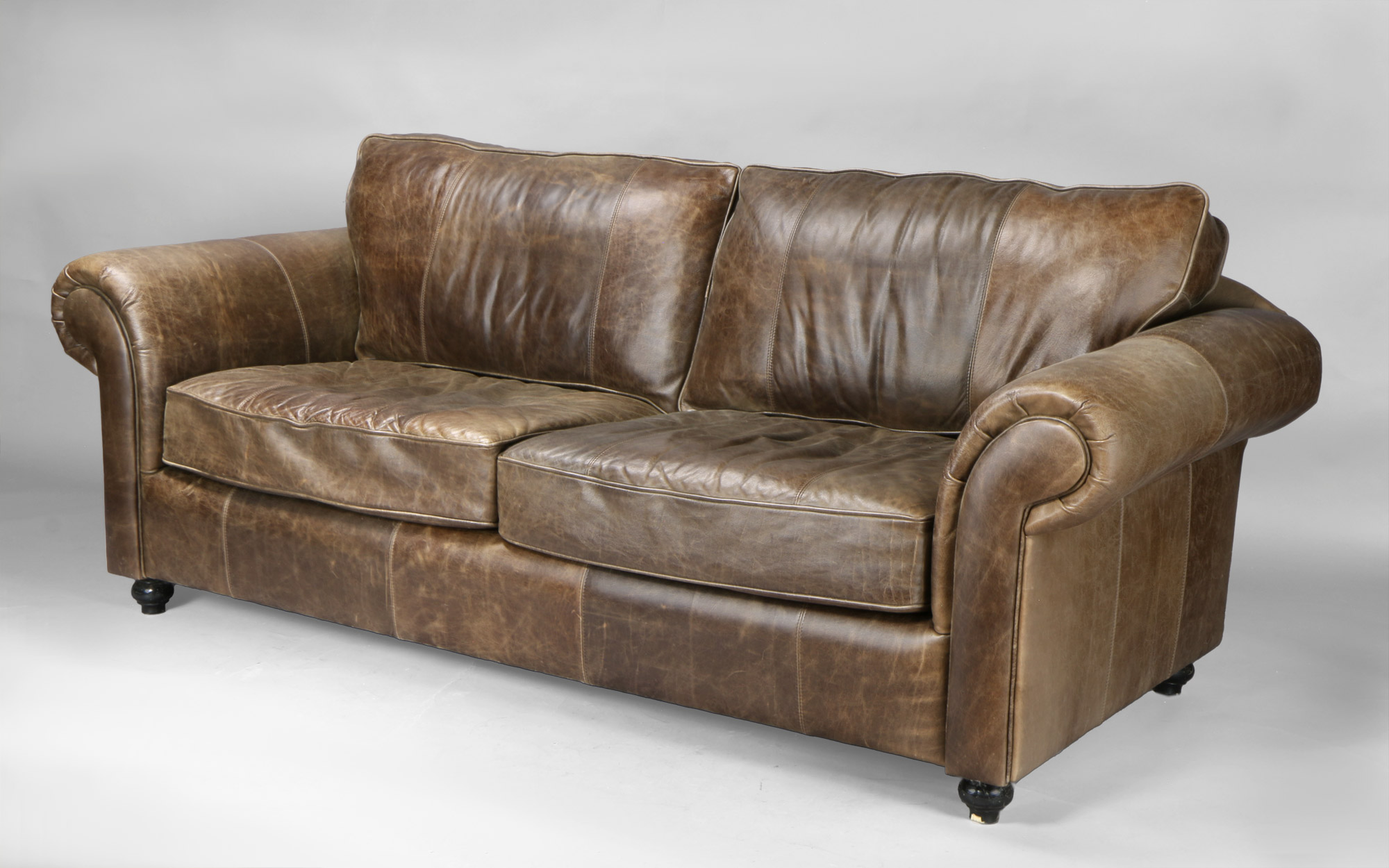  SOFA CONFORTABLE DE DISEÑO MODERNO. 