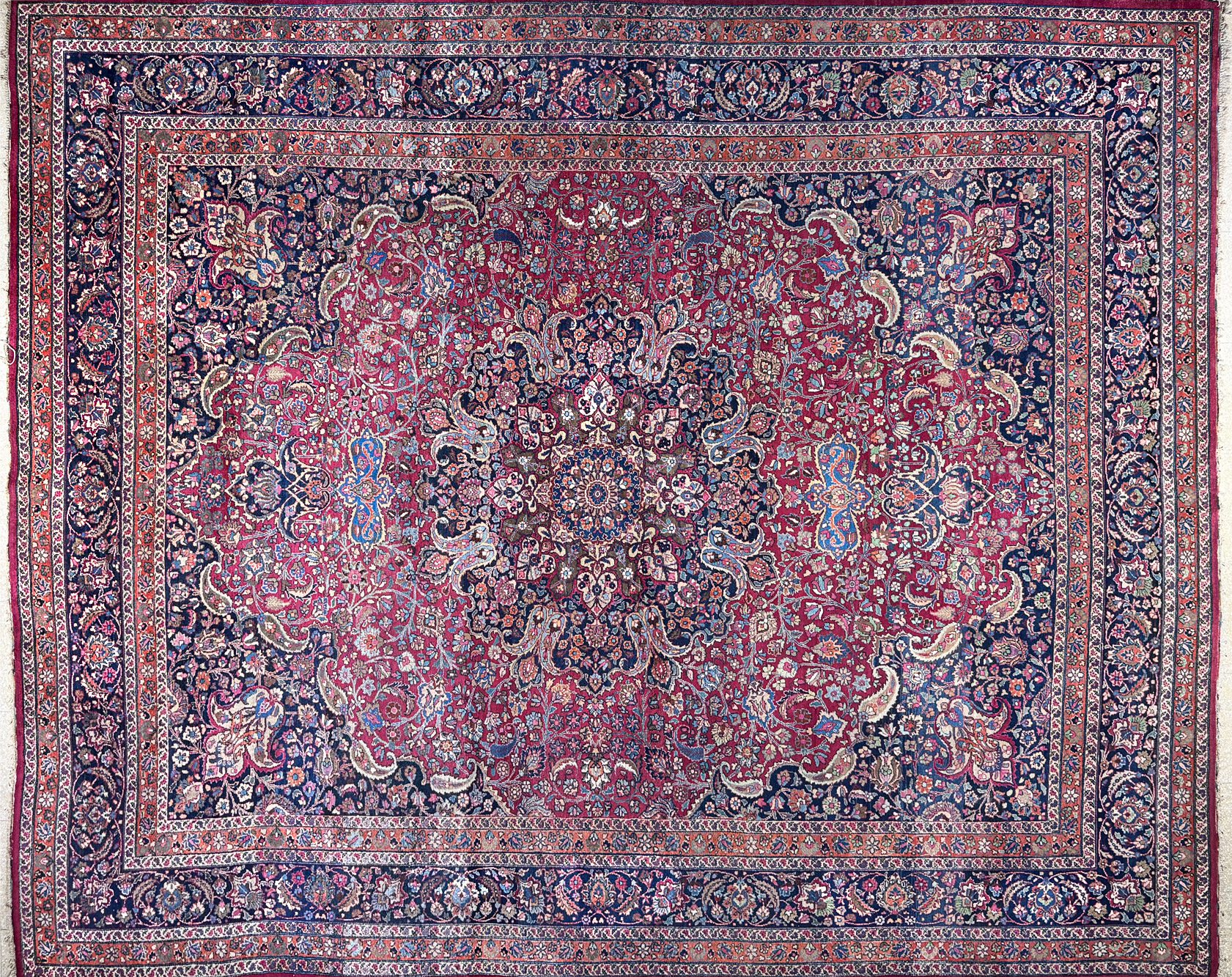 IMPORTANTE ALFOMBRA PERSA TABRIS DE LANA TEJIDA A MANO. IMPORTANTE ALFOMBRA PERSA TABRIS DE LANA TEJIDA A MANO.