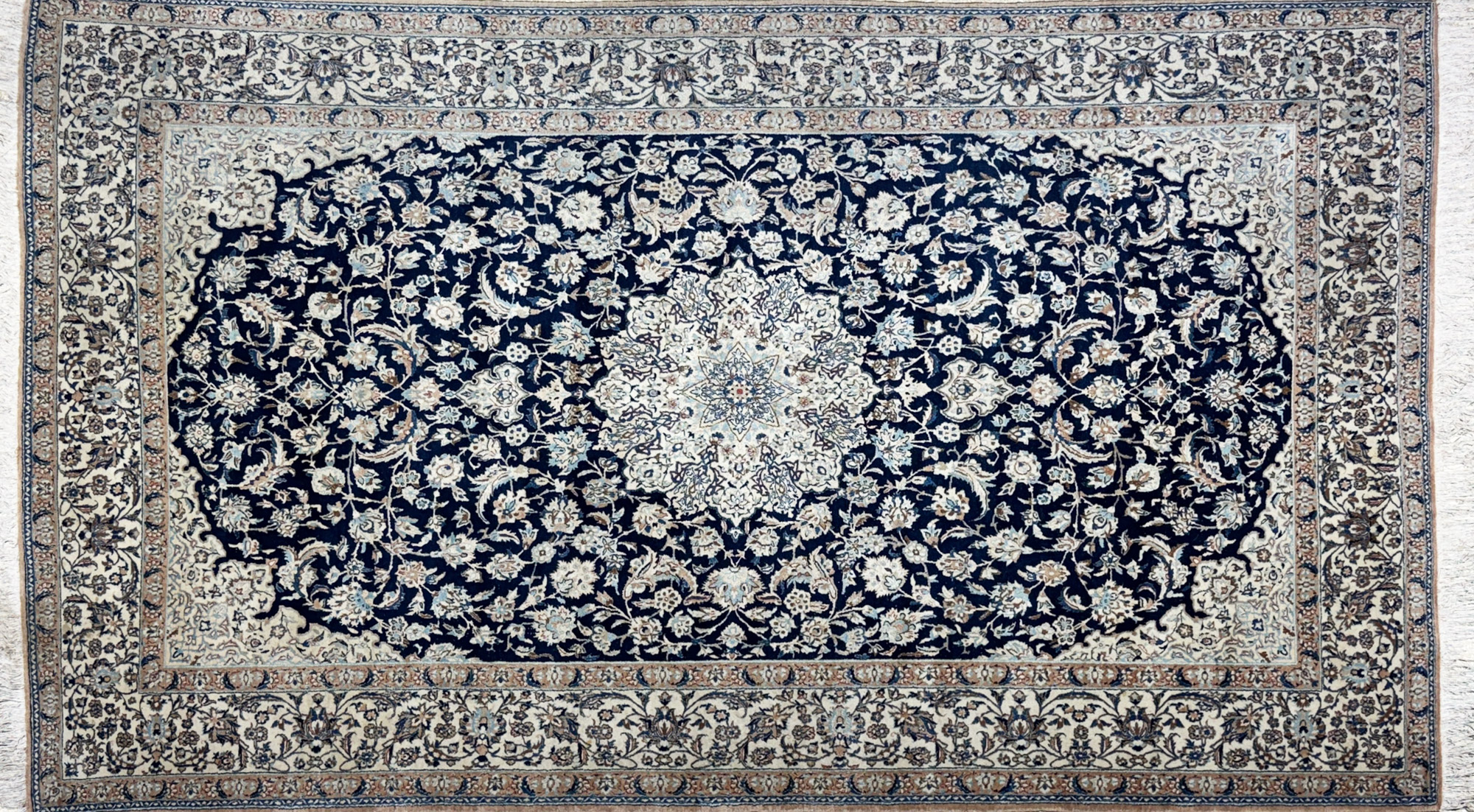 ALFOMBRA PERSA KESHAN DE LANA TEJIDA A MANO. ALFOMBRA PERSA KESHAN DE LANA TEJIDA A MANO.