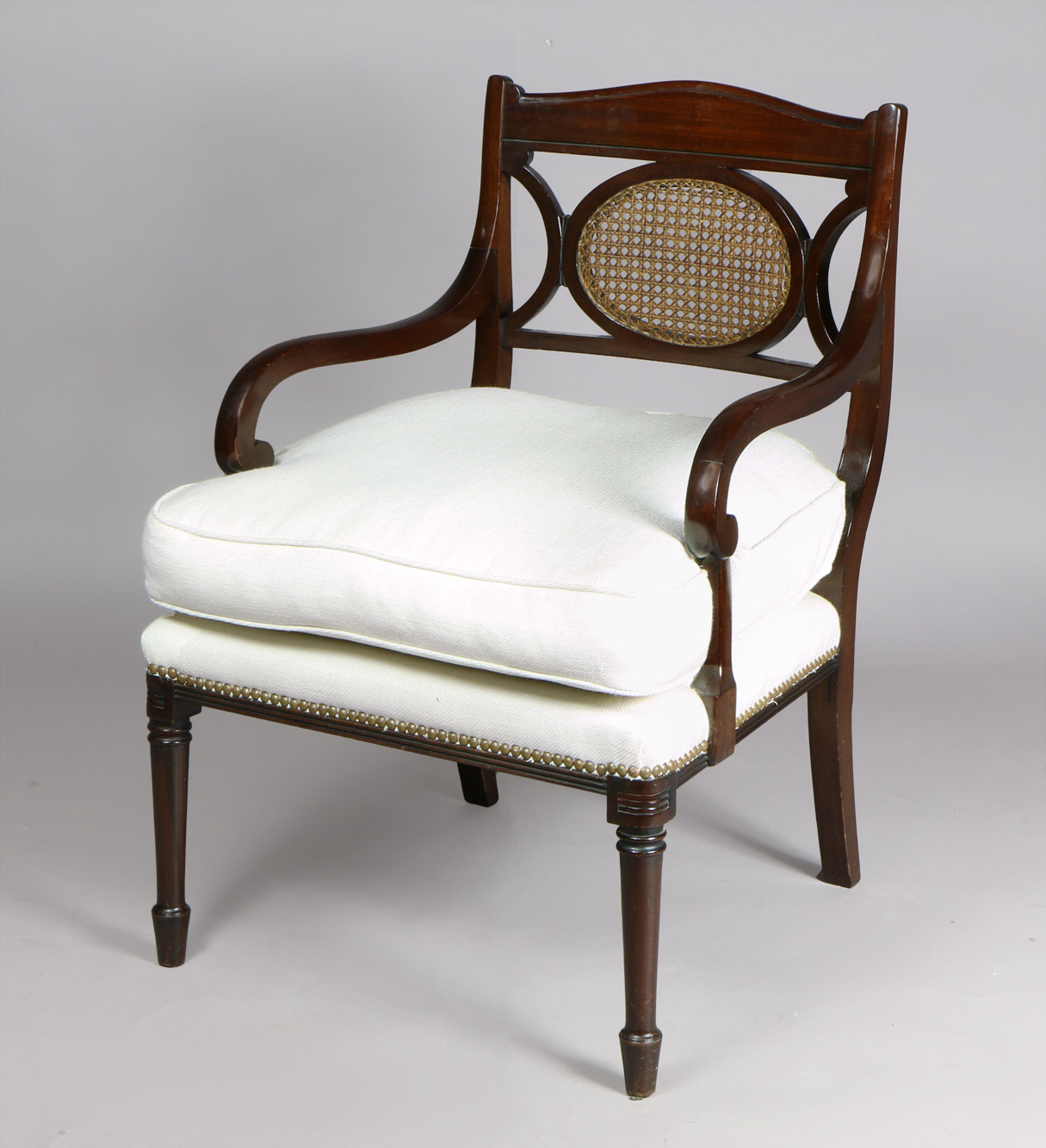 SILLON BAJO DE ESTILO INGLES EDUARDIANO. SILLON BAJO DE ESTILO INGLES EDUARDIANO.