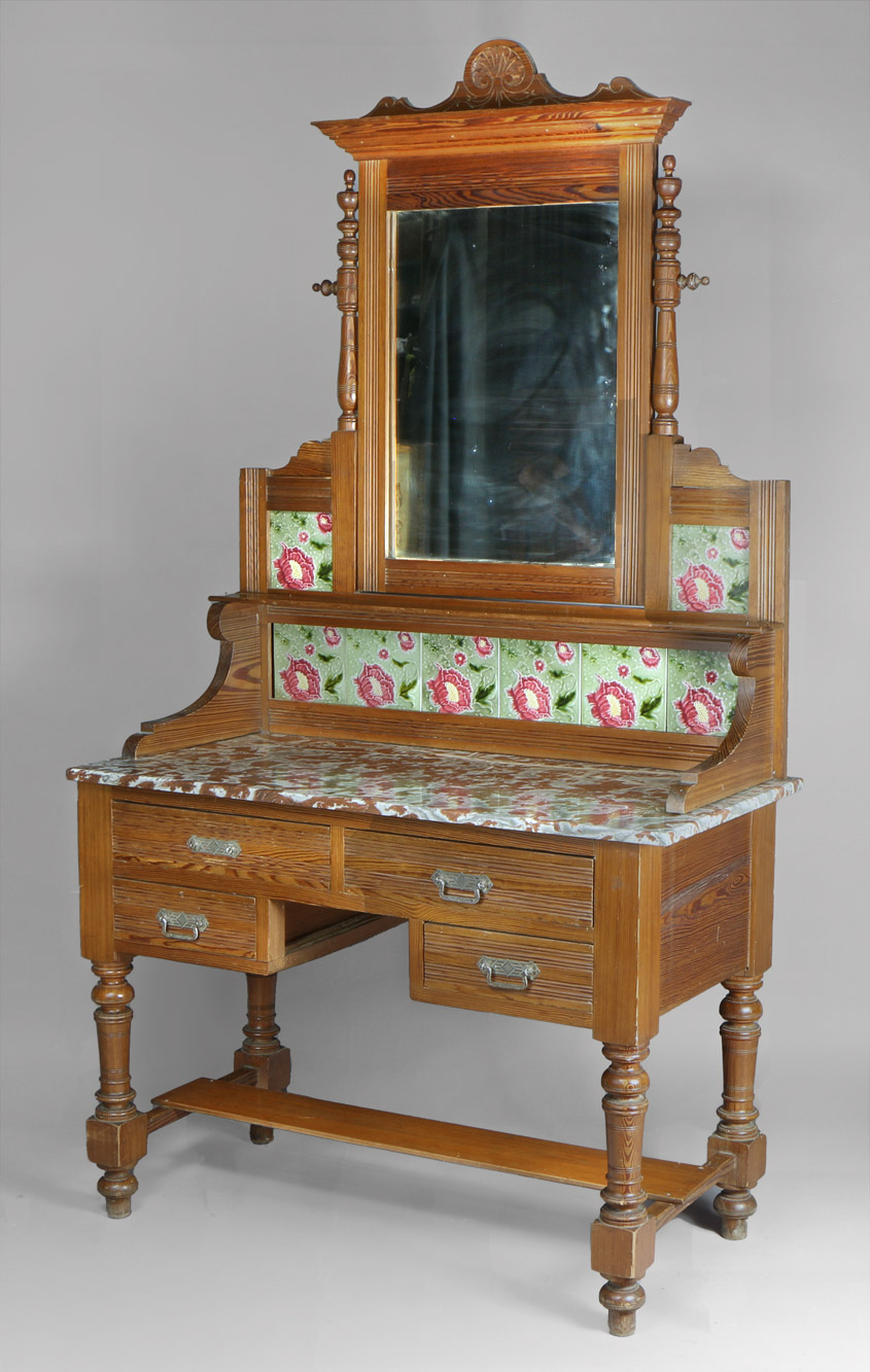  MUEBLE TOILETTE DE ARRIMO CON ALZADA DESMONTABLE. 