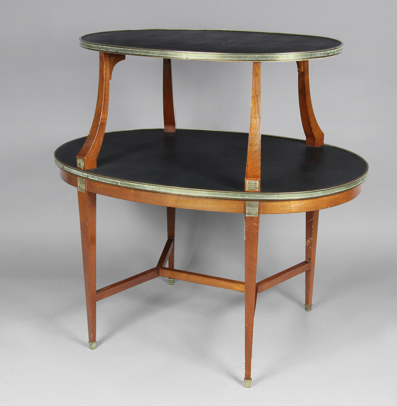 MESA ALTA OVAL DE DOBLE ESTANTE PARA JUEGO DE TE. MESA ALTA OVAL DE DOBLE ESTANTE PARA JUEGO DE TE.