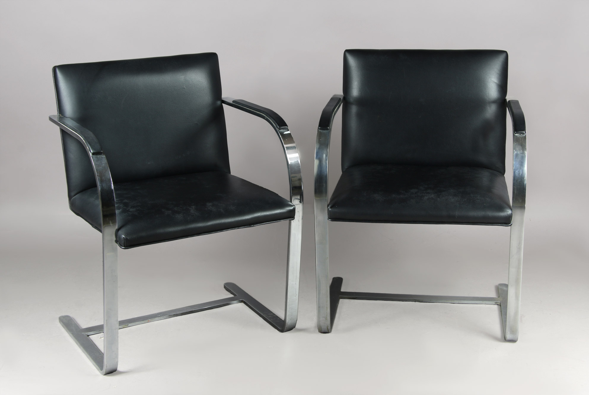 PAR DE SILLONES DE DISEÑO MODELO BERNO. PAR DE SILLONES DE DISEÑO MODELO BERNO.