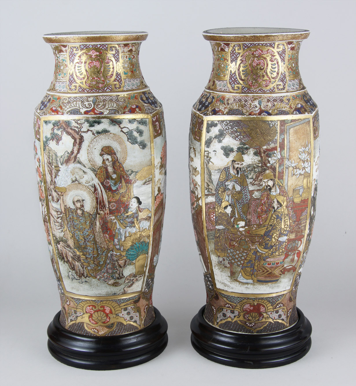 PAR DE ANTIGUOS VASOS DE CERAMICA JAPONESA SATZUMA. PAR DE ANTIGUOS VASOS DE CERAMICA JAPONESA SATZUMA.