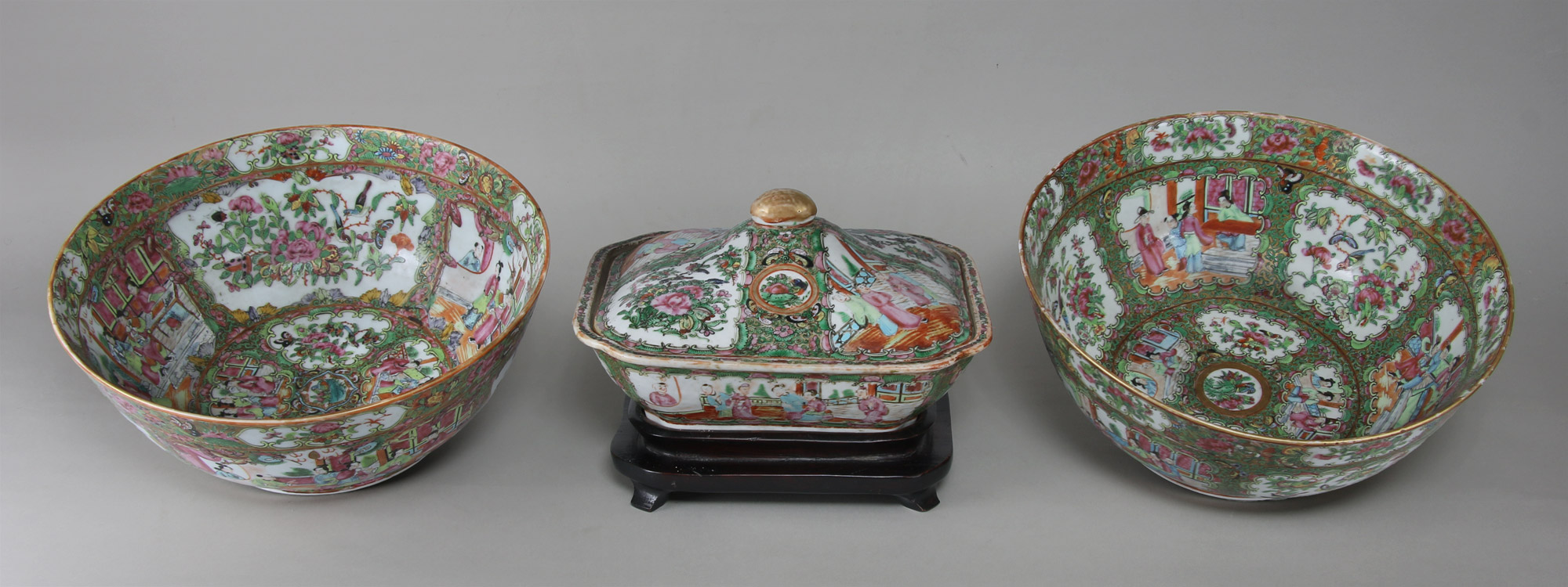 TRES PIEZAS DE PORCELANA CHINA DE CANTON PARA MESA. TRES PIEZAS DE PORCELANA CHINA DE CANTON PARA MESA.