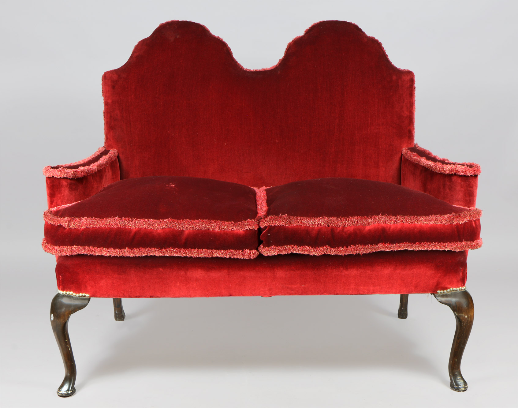 PEQUEÑO SOFA INGLES DE ESTILO QUEEN ANNE. PEQUEÑO SOFA INGLES DE ESTILO QUEEN ANNE.