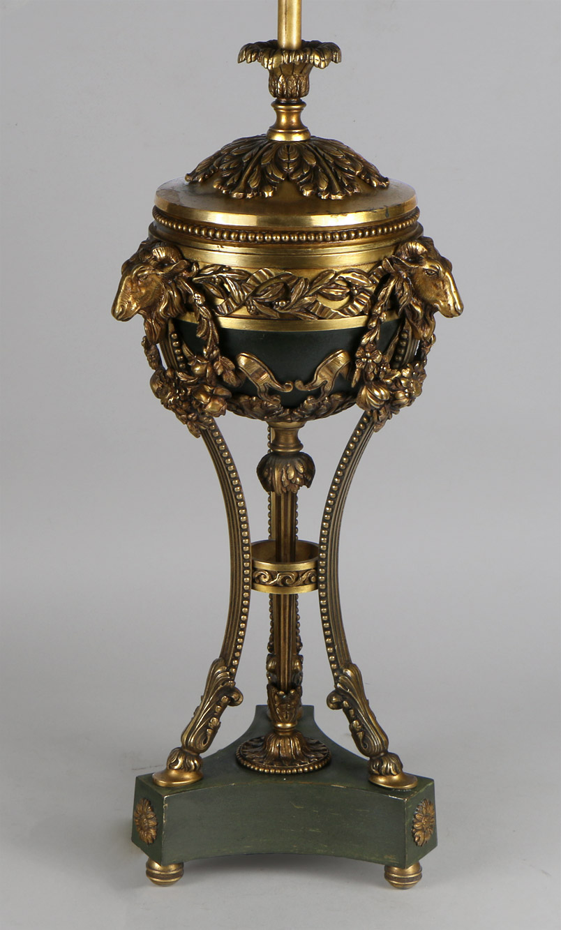  ANTIGUA LAMPARA FRANCESA DE BRONCE CINCELADO. 