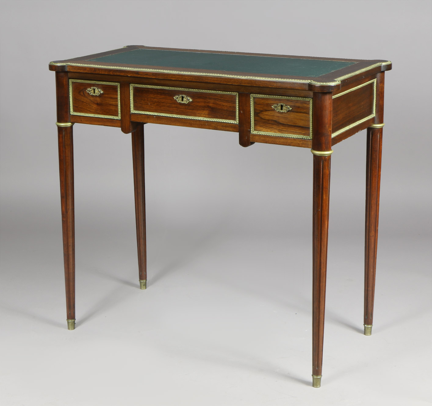  PEQUEÑA MESA ESCRITORIO DE ESTILO FRANCES LUIS XVI. 