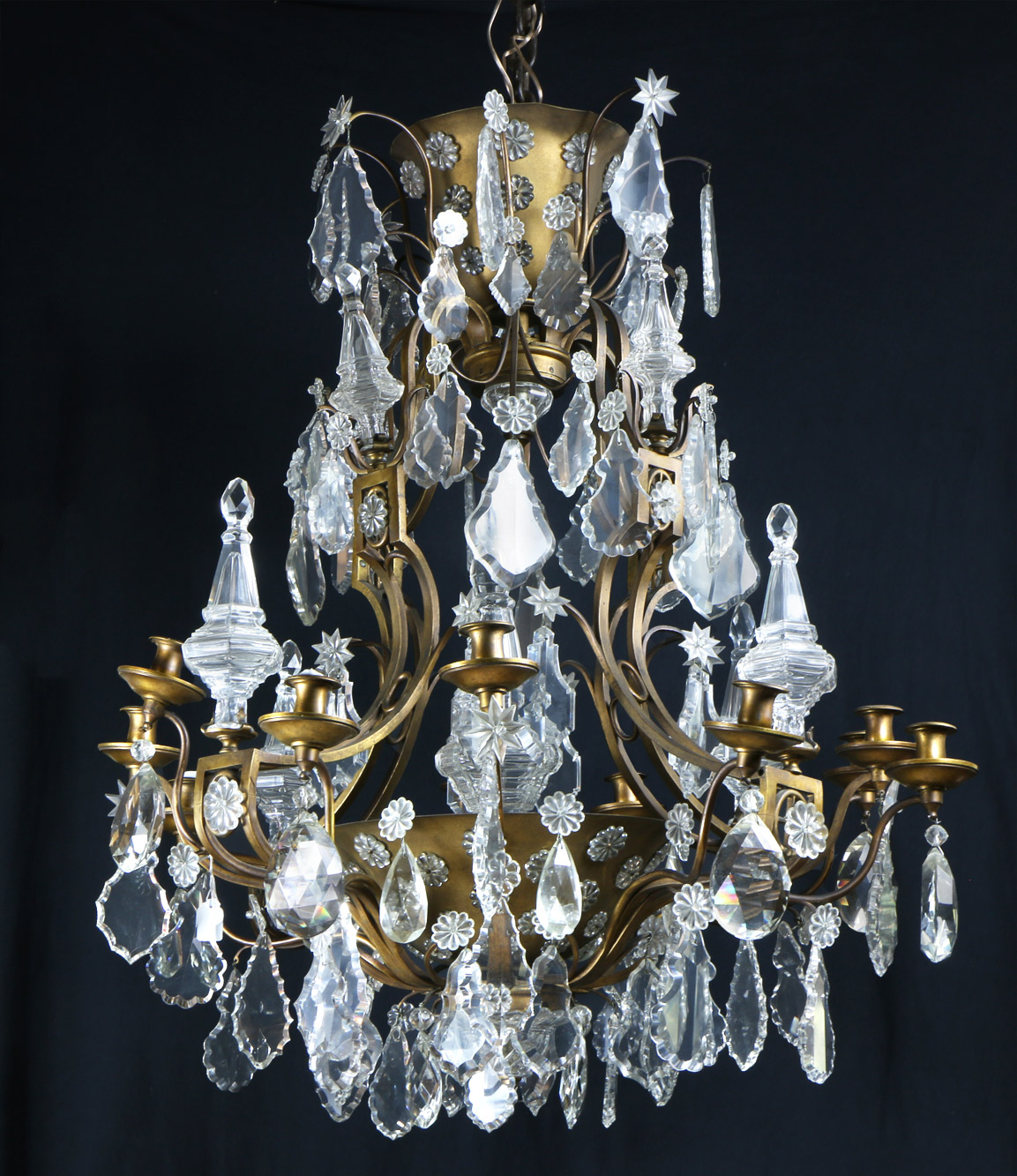  ARAÑA FRANCESA CON ARMAZON DE BRONCE DORADO. 