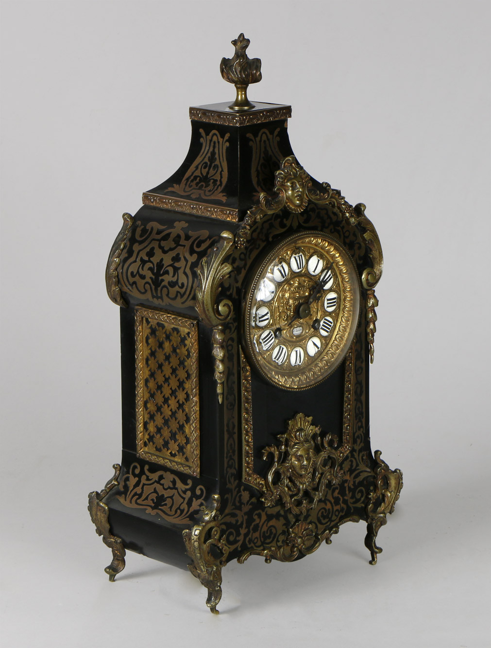 RELOJ FRANCES DE APOYO CON DECORACION ESTILO BOULLE. RELOJ FRANCES DE APOYO CON DECORACION ESTILO BOULLE.