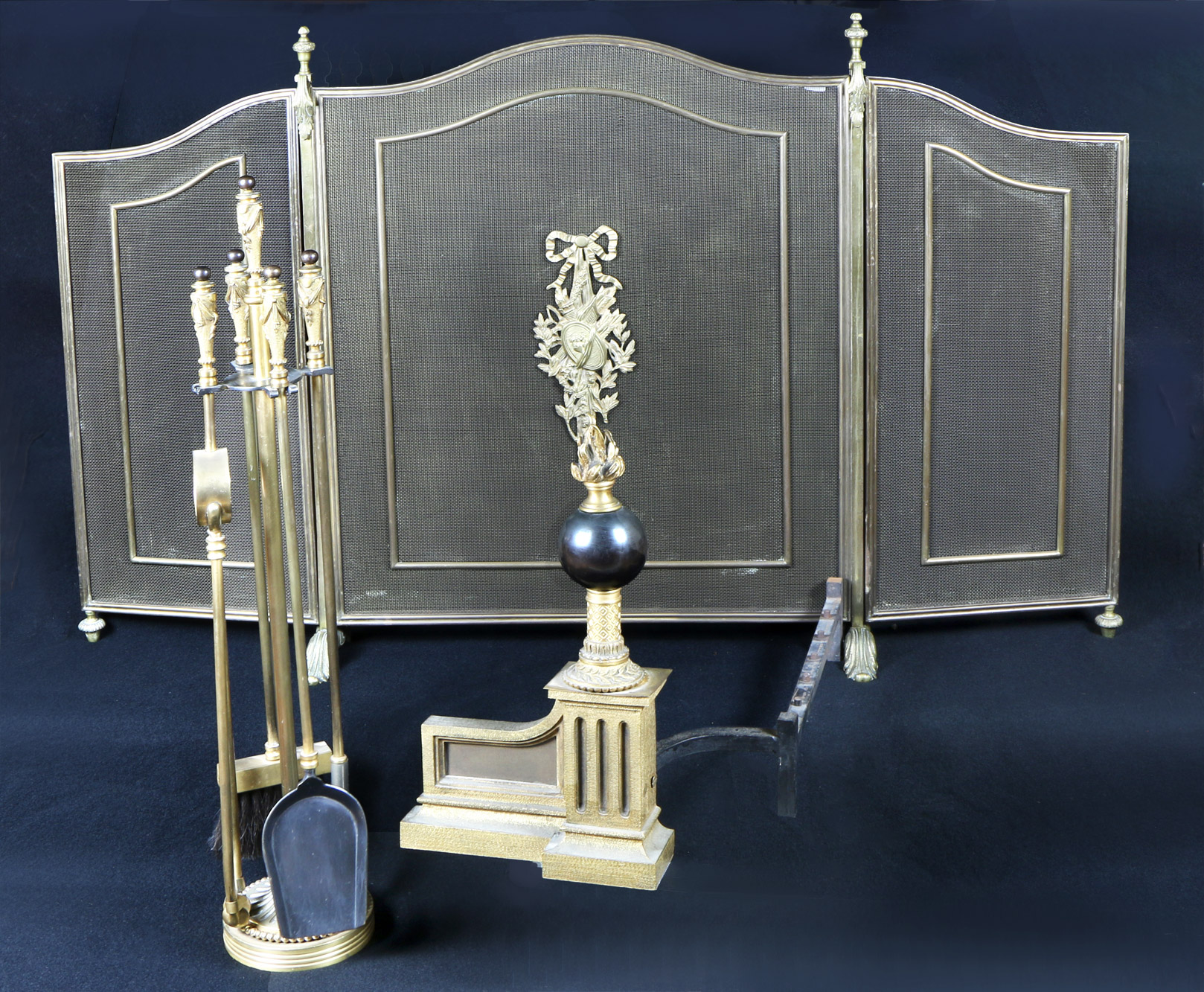 CONJUNTO DE BRONCE DORADO Y EMPAVONADO PARA CHIMENEA. CONJUNTO DE BRONCE DORADO Y EMPAVONADO PARA CHIMENEA.