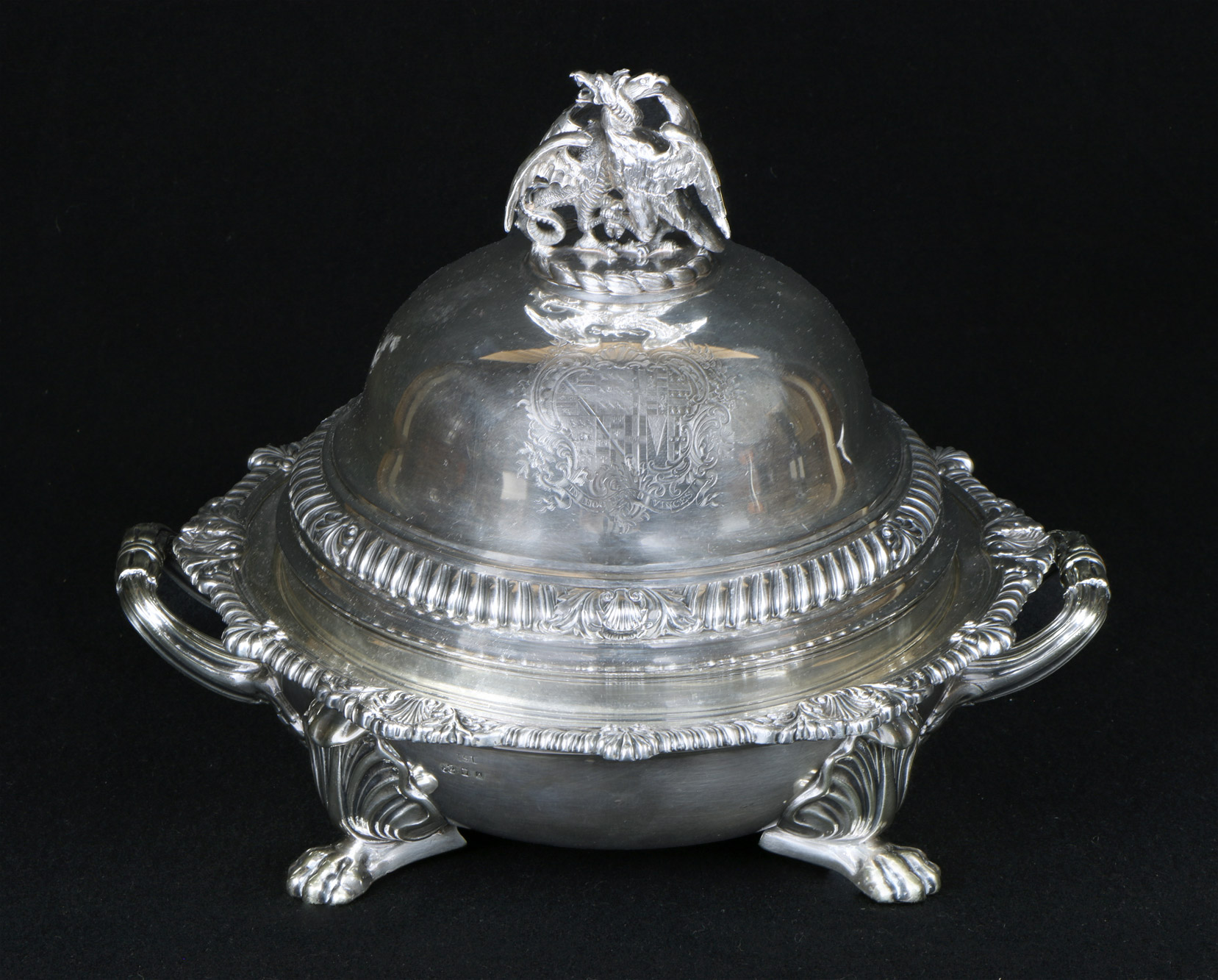 GUISERA DE PLATA INGLESA CON TAPA Y CALENTADOR. GUISERA DE PLATA INGLESA CON TAPA Y CALENTADOR.