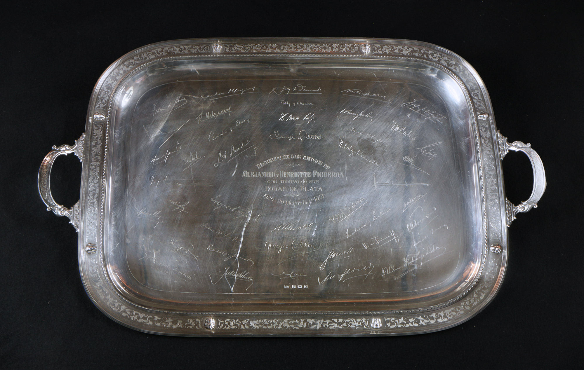  BANDEJA CONMEMORATIVA DE PLATA INGLESA SELLADA. 