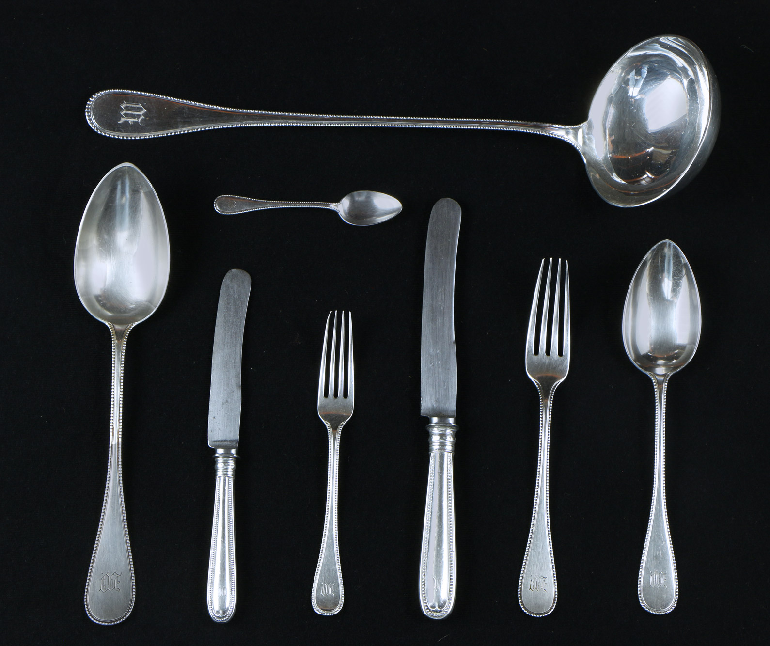  CONJUNTO DE CUBIERTOS DE PLATA ALEMANA 800 SELLADA. 