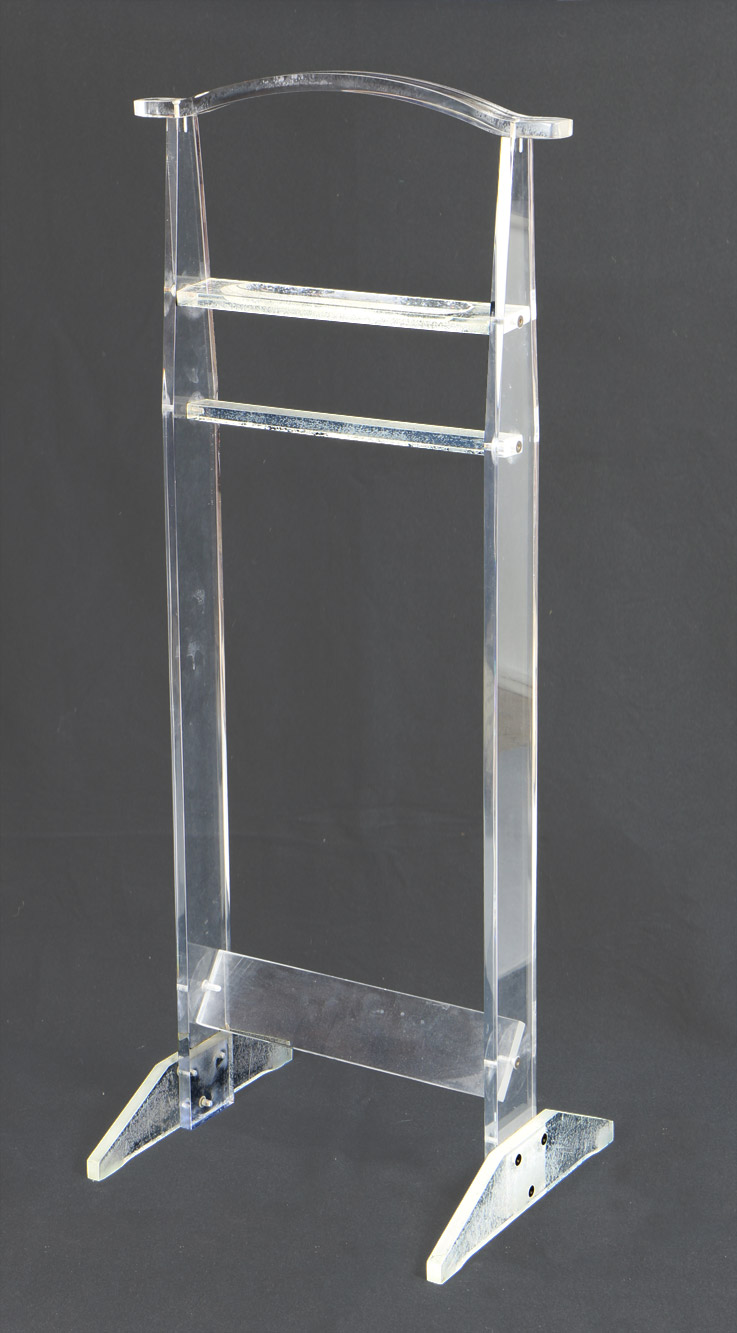  PERCHA VALET DE ACRILICO DISEÑO CHARLES HOLLIS JONES.