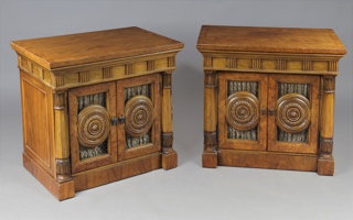 Lote 240: PAR DE MESAS BAJAS AMERICANAS DE ARRIMO.  PAR DE MESAS BAJAS AMERICANAS DE ARRIMO. 