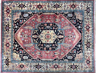 Lote 375: IMPORTANTE ALFOMBRA PERSA HERIZ DE LANA TEJIDA A MANO.  IMPORTANTE ALFOMBRA PERSA HERIZ DE LANA TEJIDA A MANO. 