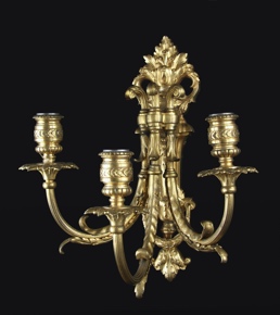 Lote 469: PAR DE APPLIQUES FRANCESES DE BRONCE CINCELADO Y DORADO.  PAR DE APPLIQUES FRANCESES DE BRONCE CINCELADO Y DORADO. 