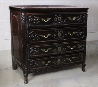 Lote 200: ANTIGUA COMODA FRANCESA PROVENZAL SIGLO XVIII.  ANTIGUA COMODA FRANCESA PROVENZAL SIGLO XVIII. 