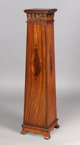 Lote 334: COLUMNA PEDESTAL INGLESA ESTILO ADAM.  COLUMNA PEDESTAL INGLESA ESTILO ADAM. 