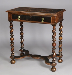 Lote 224: ANTIGUA MESA DE ARRIMO INGLESA ESTILO WILLIAM AND MARY. ANTIGUA MESA DE ARRIMO INGLESA ESTILO WILLIAM AND MARY.