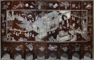 Lote 188: ANTIGUO BIOMBO CHINO DE COROMANDEL TALLADO.  ANTIGUO BIOMBO CHINO DE COROMANDEL TALLADO. 