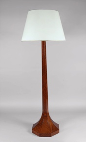 Lote 557: LAMPARA DE PIE ESTILO FRANCES ART DECO.  LAMPARA DE PIE ESTILO FRANCES ART DECO. 