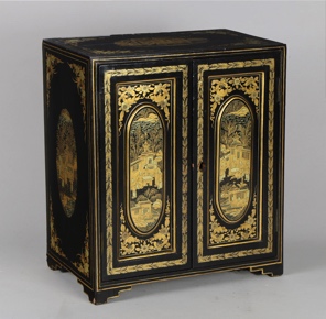 Lote 279: PEQUEÑO GABINETE CHINO DE APOYO.  PEQUEÑO GABINETE CHINO DE APOYO. 