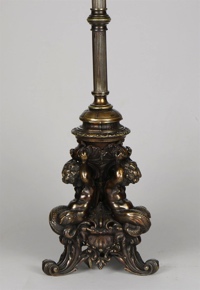 Lote 497: ANTIGUA LAMPARA FRANCESA DE BRONCE PATINADO.  ANTIGUA LAMPARA FRANCESA DE BRONCE PATINADO. 